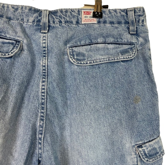 Vintage Levi’s Hirise Velcro Pocket Denim Cargo Shorts Dry Goods Red Tab Size 38 - Picture 15 of 16